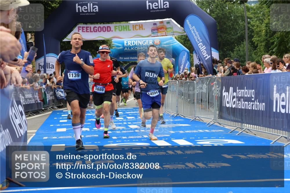 29.06.2025 - hella hamburg halbmarathon Strokosch-Dieckow http://msf.ph/oto/8382008 29.06.2025 10:46:56 Ziel 1139, 1689, 4091, 4377, 5472, 9794, 10122, 13728, 14385, 14415, 14449, 14594, 14783, 15825, 16081, 17172, 17492, 17892, 17979, 19105 meine-sportfotos.de