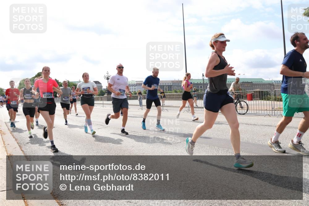 29.06.2025 - hella hamburg halbmarathon Lena Gebhardt http://msf.ph/oto/8382011 29.06.2025 10:15:35 Lombardsbrücke 4494, 3417, 16938, 16041, 9657, 10, 1296, 1440, 1524, 1745, 2110, 2281, 2720, 2989, 3417, 3513, 3650, 4007, 4466, 4492, 4494, 5069, 5271, 5739, 5986, 6317, 6376, 6576, 7452, 7809, 7810, 7941, 7942, 8237, 8256, 9192, 9307, 9423, 9657, 9847, 9975, 9997, 10108, 10608, 10775, 10858, 12457, 12469, 12521, 13179, 13197, 13453, 13500, 13818, 13951, 14413, 14423, 14550, 14552, 15150, 15307, 15740 meine-sportfotos.de