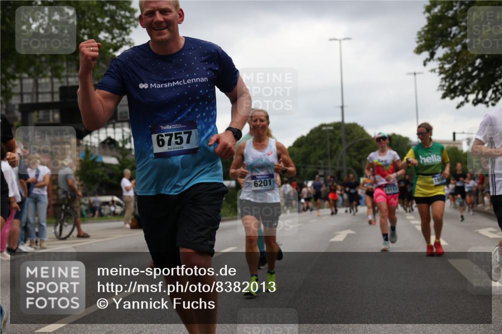 29.06.2025 - hella hamburg halbmarathon Yannick Fuchs http://msf.ph/oto/8382013 29.06.2025 10:54:55 20KM 1188, 1364, 1414, 1453, 1653, 2322, 2323, 2661, 3698, 5602, 5603, 5775, 6033, 6201, 6487, 6708, 6754, 6757, 6921, 7006, 7250, 7306, 7636, 7759, 7761, 8483, 8662, 9020, 9021, 9611, 9984, 10295, 10534, 11623, 11702, 11782, 12789, 12908, 13459, 13516, 15269, 16621, 17145, 17226, 17951, 17952, 18133, 18757, 19117, 19146, 19242 meine-sportfotos.de