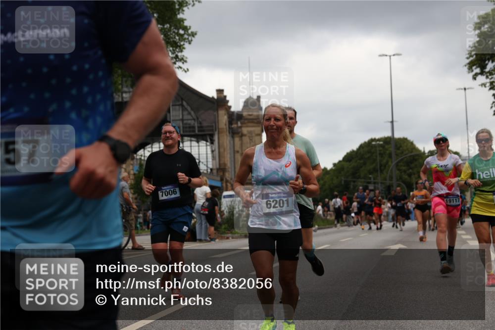 29.06.2025 - hella hamburg halbmarathon Yannick Fuchs http://msf.ph/oto/8382056 29.06.2025 10:54:56 20KM 1188, 1364, 1414, 1453, 1653, 1823, 2322, 2323, 2426, 2661, 3698, 5602, 5603, 5775, 6201, 6487, 6708, 6754, 6757, 6921, 7006, 7250, 7306, 7636, 7759, 7761, 8483, 8662, 9020, 9021, 9611, 9984, 10295, 10534, 11623, 11702, 11782, 12789, 12908, 13459, 13516, 15269, 16621, 17145, 17226, 17951, 17952, 18133, 18757, 19117, 19146, 19242 meine-sportfotos.de