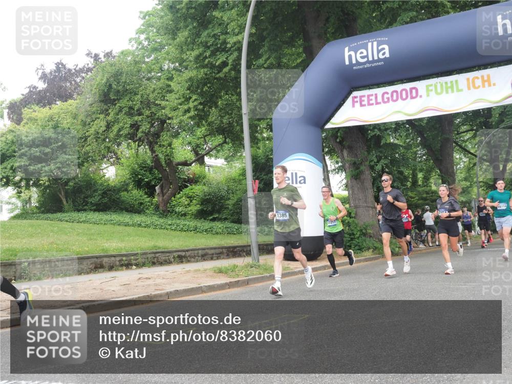 29.06.2025 - hella hamburg halbmarathon KatJ http://msf.ph/oto/8382060 29.06.2025 10:25:21 Zwischen KM18-KM19 1385, 2121, 2399, 5042, 6915, 6993, 7154 meine-sportfotos.de