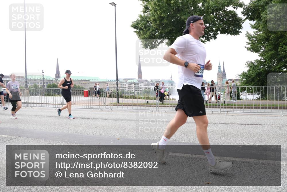 29.06.2025 - hella hamburg halbmarathon Lena Gebhardt http://msf.ph/oto/8382092 29.06.2025 10:49:33 Lombardsbrücke 1525, 38, 1040, 1041, 1525, 1625, 1805, 1888, 2067, 2395, 2466, 2527, 2541, 2668, 2713, 2862, 2927, 2997, 3070, 3086, 3183, 3232, 3383, 3943, 4403, 4525, 4527, 4589, 4769, 4809, 5076, 5106, 5118, 5463, 5552, 5694, 6191, 6694, 6979, 6989, 7301, 7305, 7339, 7366, 7650, 7679, 7931, 7936, 8065, 8549, 9162, 9245, 9261, 10033, 10038, 10130, 10333, 10403, 10479, 10704, 10782, 10785, 11031, 11192, 11558, 11631, 12124, 12388, 13764, 14692 meine-sportfotos.de
