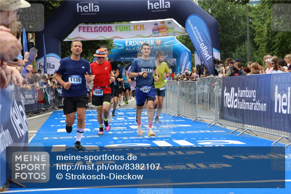 29.06.2025 - hella hamburg halbmarathon Strokosch-Dieckow http://msf.ph/oto/8382107 29.06.2025 10:46:55 Ziel 1139, 1689, 4091, 4377, 9794, 10122, 13728, 13940, 14385, 14415, 14449, 14594, 14783, 15825, 16081, 17172, 17492, 17892, 17979, 19105 meine-sportfotos.de