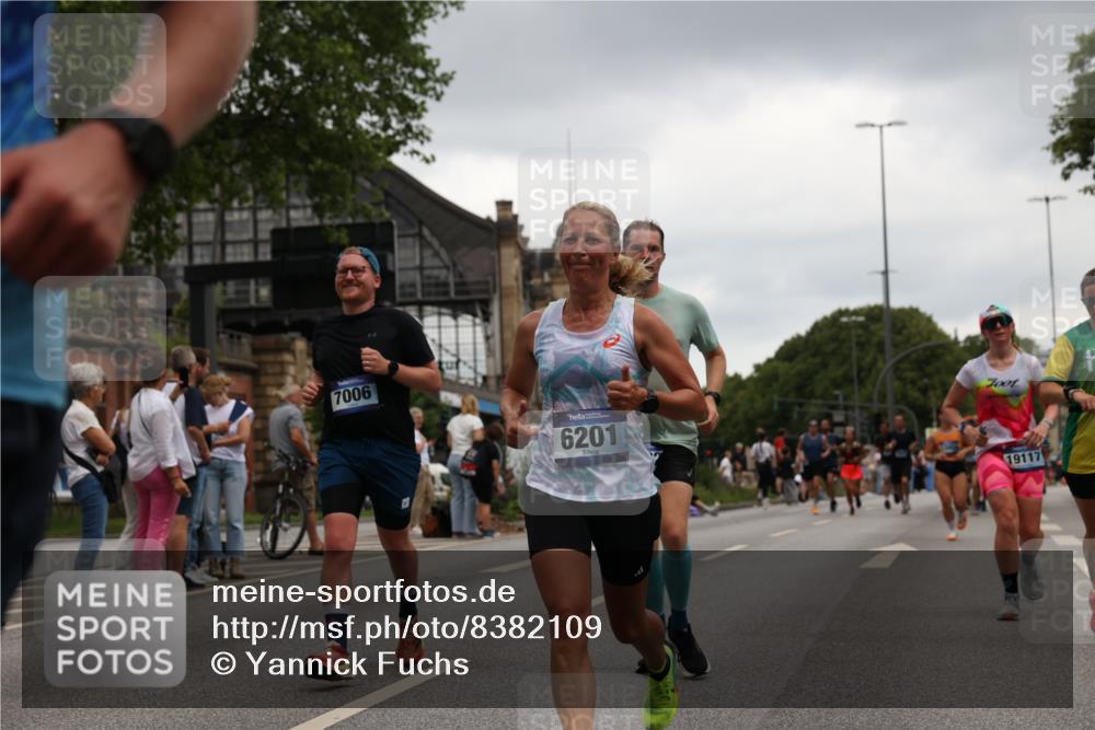29.06.2025 - hella hamburg halbmarathon Yannick Fuchs http://msf.ph/oto/8382109 29.06.2025 10:54:56 20KM 1188, 1364, 1414, 1453, 1653, 1823, 2322, 2323, 2426, 2661, 3698, 5602, 5603, 5775, 6201, 6487, 6708, 6754, 6757, 6921, 7006, 7250, 7306, 7636, 7759, 7761, 8483, 8662, 9020, 9021, 9611, 9984, 10295, 10534, 11623, 11702, 11782, 12789, 12908, 13459, 13516, 15269, 16621, 17145, 17226, 17951, 17952, 18133, 18757, 19117, 19146, 19242 meine-sportfotos.de