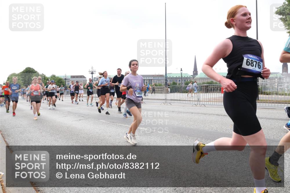 29.06.2025 - hella hamburg halbmarathon Lena Gebhardt http://msf.ph/oto/8382112 29.06.2025 10:40:20 Lombardsbrücke 4756, 11655, 13651, 6876, 1018, 1037, 1058, 1076, 1291, 1586, 1691, 1899, 2019, 2109, 2254, 2515, 2572, 2762, 2763, 2866, 2888, 3237, 3293, 3295, 3515, 3607, 3808, 3810, 3882, 3883, 3884, 4173, 4271, 4411, 4471, 4756, 4906, 5059, 5113, 5229, 5263, 5351, 5352, 5654, 5702, 5877, 5901, 5975, 6076, 6097, 6229, 6278, 6280, 6363, 6463, 6548, 6673, 6698, 6750, 6866, 6876, 6890, 6920, 7045, 7108, 7174, 7455, 7456, 7675, 7850, 8107, 8307, 8378, 8391 meine-sportfotos.de