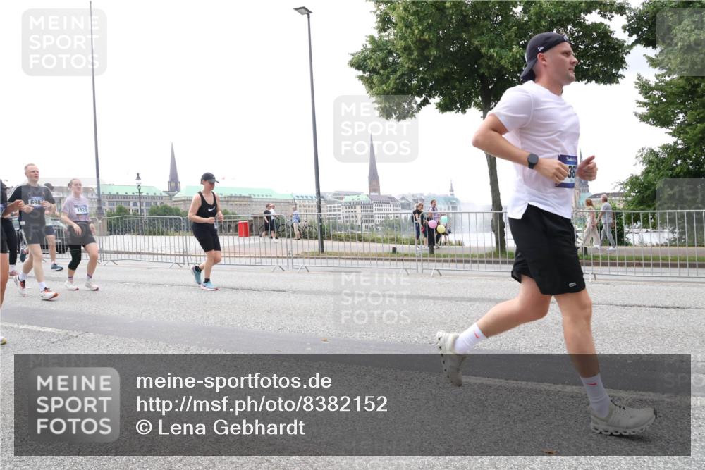 29.06.2025 - hella hamburg halbmarathon Lena Gebhardt http://msf.ph/oto/8382152 29.06.2025 10:49:33 Lombardsbrücke 698, 1525, 38, 1040, 1041, 1525, 1625, 1805, 1888, 2067, 2395, 2466, 2527, 2541, 2668, 2713, 2862, 2927, 2997, 3070, 3086, 3183, 3232, 3383, 3943, 4403, 4525, 4527, 4589, 4769, 4809, 5076, 5106, 5118, 5463, 5552, 5694, 6191, 6694, 6979, 6989, 7301, 7305, 7339, 7366, 7650, 7679, 7931, 7936, 8065, 8549, 9162, 9245, 9261, 10033, 10038, 10130, 10333, 10403, 10479, 10704, 10782, 10785, 11031, 11192, 11558, 11631, 12124, 12388, 13764, 14692 meine-sportfotos.de