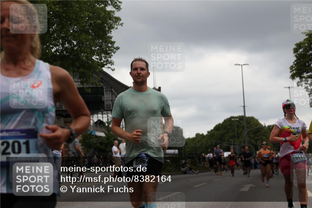 29.06.2025 - hella hamburg halbmarathon Yannick Fuchs http://msf.ph/oto/8382164 29.06.2025 10:54:57 20KM 1188, 1364, 1414, 1453, 1653, 1823, 2322, 2323, 2426, 2661, 3698, 5602, 5603, 5775, 6201, 6487, 6708, 6754, 6757, 6921, 7006, 7250, 7306, 7759, 7761, 8483, 8662, 9020, 9021, 9611, 9984, 10295, 10534, 11623, 11702, 11782, 12789, 12908, 13459, 13516, 15269, 16621, 17145, 17226, 17951, 17952, 18133, 18757, 19117, 19146, 19242 meine-sportfotos.de