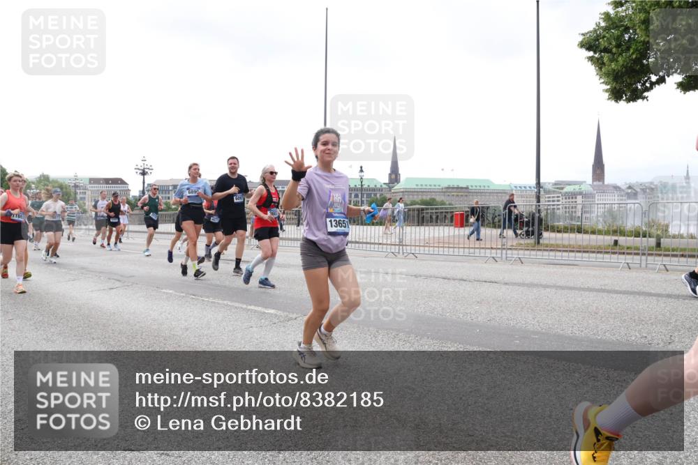 29.06.2025 - hella hamburg halbmarathon Lena Gebhardt http://msf.ph/oto/8382185 29.06.2025 10:40:20 Lombardsbrücke 653, 6890, 6097, 13651, 1018, 1037, 1058, 1076, 1291, 1586, 1691, 1899, 2019, 2109, 2254, 2515, 2572, 2762, 2763, 2866, 2888, 3237, 3293, 3295, 3515, 3607, 3808, 3810, 3882, 3883, 3884, 4173, 4271, 4411, 4471, 4756, 4906, 5059, 5113, 5229, 5263, 5351, 5352, 5654, 5702, 5877, 5901, 5975, 6076, 6097, 6229, 6278, 6280, 6363, 6463, 6548, 6673, 6698, 6750, 6866, 6876, 6890, 6920, 7045, 7108, 7174, 7455, 7456, 7675, 7850, 8107, 8307, 8378, 8391 meine-sportfotos.de