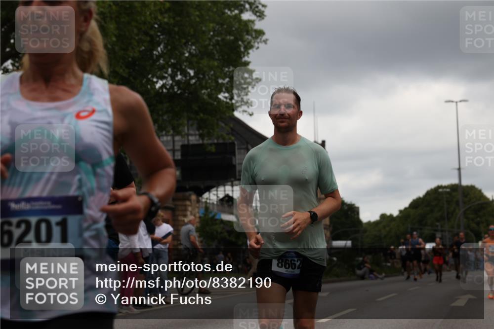 29.06.2025 - hella hamburg halbmarathon Yannick Fuchs http://msf.ph/oto/8382190 29.06.2025 10:54:57 20KM 1188, 1364, 1414, 1453, 1653, 1823, 2322, 2323, 2426, 2661, 3698, 5602, 5603, 5775, 6201, 6487, 6708, 6754, 6757, 6921, 7006, 7250, 7306, 7759, 7761, 8483, 8662, 9020, 9021, 9611, 9984, 10295, 10534, 11623, 11702, 11782, 12789, 12908, 13459, 13516, 15269, 16621, 17145, 17226, 17951, 17952, 18133, 18757, 19117, 19146, 19242 meine-sportfotos.de
