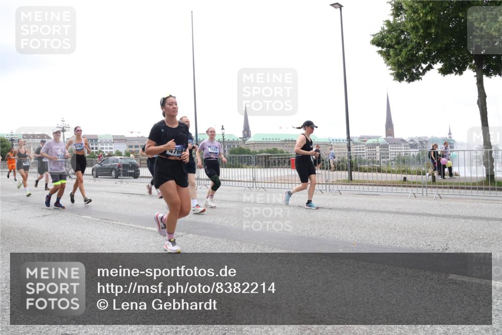 29.06.2025 - hella hamburg halbmarathon Lena Gebhardt http://msf.ph/oto/8382214 29.06.2025 10:49:33 Lombardsbrücke 1266, 6191, 4769, 1525, 1040, 1041, 1525, 1625, 1805, 1888, 2067, 2395, 2466, 2527, 2541, 2668, 2713, 2862, 2927, 2997, 3070, 3086, 3183, 3232, 3383, 3943, 4403, 4525, 4527, 4589, 4769, 4809, 5076, 5106, 5118, 5463, 5552, 5694, 6191, 6694, 6979, 6989, 7301, 7305, 7339, 7366, 7650, 7679, 7931, 7936, 8065, 8549, 9162, 9245, 9261, 10033, 10038, 10130, 10333, 10403, 10479, 10704, 10782, 10785, 11031, 11192, 11558, 11631, 12124, 12388, 13764, 14692 meine-sportfotos.de