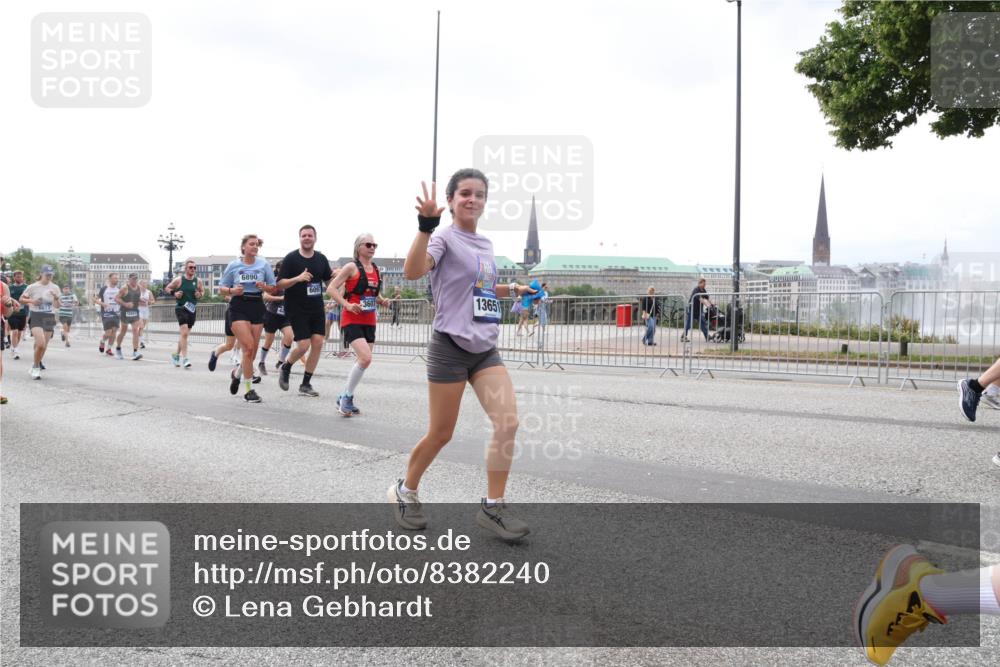 29.06.2025 - hella hamburg halbmarathon Lena Gebhardt http://msf.ph/oto/8382240 29.06.2025 10:40:20 Lombardsbrücke 6673, 6890, 13651, 1018, 1037, 1058, 1076, 1291, 1586, 1691, 1899, 2019, 2109, 2254, 2515, 2572, 2762, 2763, 2866, 2888, 3237, 3293, 3295, 3515, 3607, 3808, 3810, 3882, 3883, 3884, 4173, 4271, 4411, 4471, 4756, 4906, 5059, 5113, 5229, 5263, 5351, 5352, 5654, 5702, 5877, 5901, 5975, 6076, 6097, 6229, 6278, 6280, 6363, 6463, 6548, 6673, 6698, 6750, 6866, 6876, 6890, 6920, 7045, 7108, 7174, 7455, 7456, 7675, 7850, 8107, 8307, 8378, 8391 meine-sportfotos.de