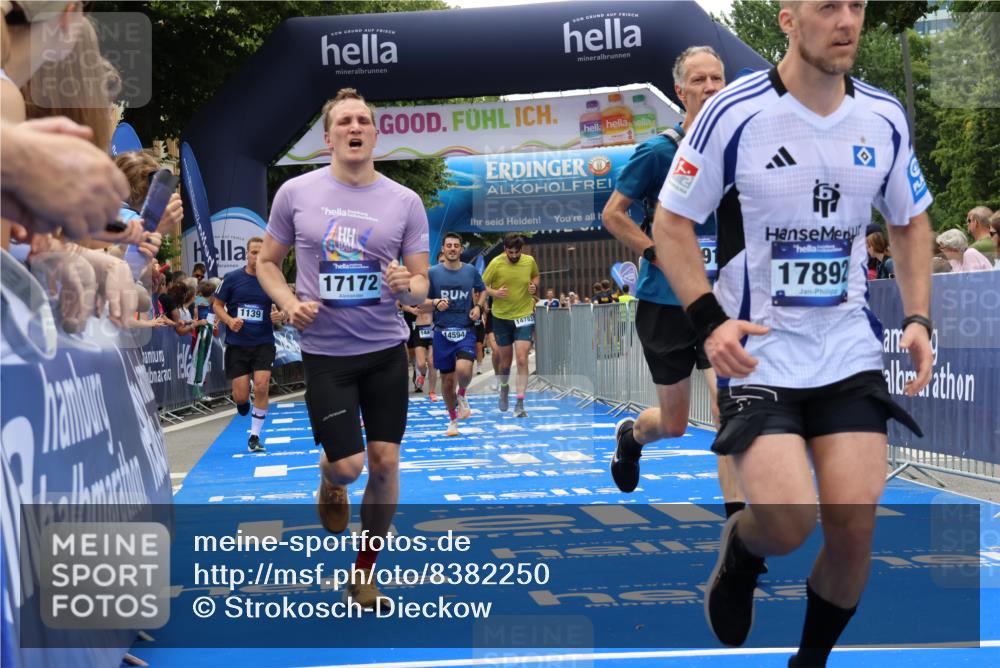 29.06.2025 - hella hamburg halbmarathon Strokosch-Dieckow http://msf.ph/oto/8382250 29.06.2025 10:46:53 Ziel 1139, 1689, 4091, 10122, 11858, 13728, 13940, 14385, 14415, 14449, 14594, 15825, 16081, 17172, 17353, 17492, 17669, 17892, 17979, 19105 meine-sportfotos.de