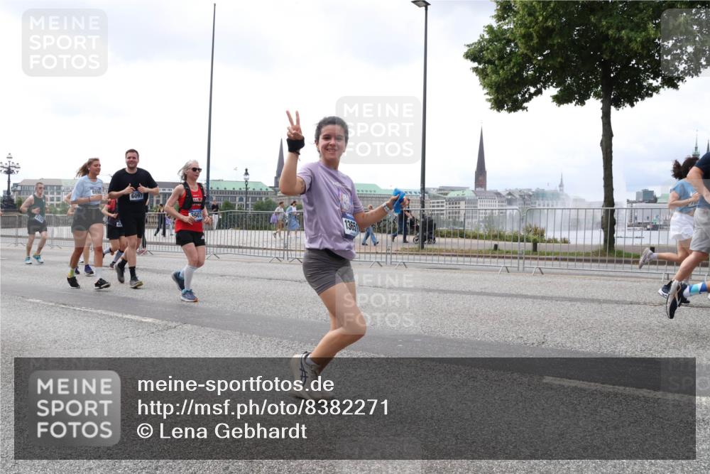 29.06.2025 - hella hamburg halbmarathon Lena Gebhardt http://msf.ph/oto/8382271 29.06.2025 10:40:20 Lombardsbrücke 6890, 6097, 3607, 1365, 1018, 1037, 1058, 1076, 1291, 1586, 1691, 1899, 2019, 2109, 2254, 2515, 2572, 2762, 2763, 2866, 2888, 3237, 3293, 3295, 3515, 3607, 3808, 3810, 3882, 3883, 3884, 4173, 4271, 4411, 4471, 4756, 4906, 5059, 5113, 5229, 5263, 5351, 5352, 5654, 5702, 5877, 5901, 5975, 6076, 6097, 6229, 6278, 6280, 6363, 6463, 6548, 6673, 6698, 6750, 6866, 6876, 6890, 6920, 7045, 7108, 7174, 7455, 7456, 7675, 7850, 8107, 8307, 8378, 8391 meine-sportfotos.de