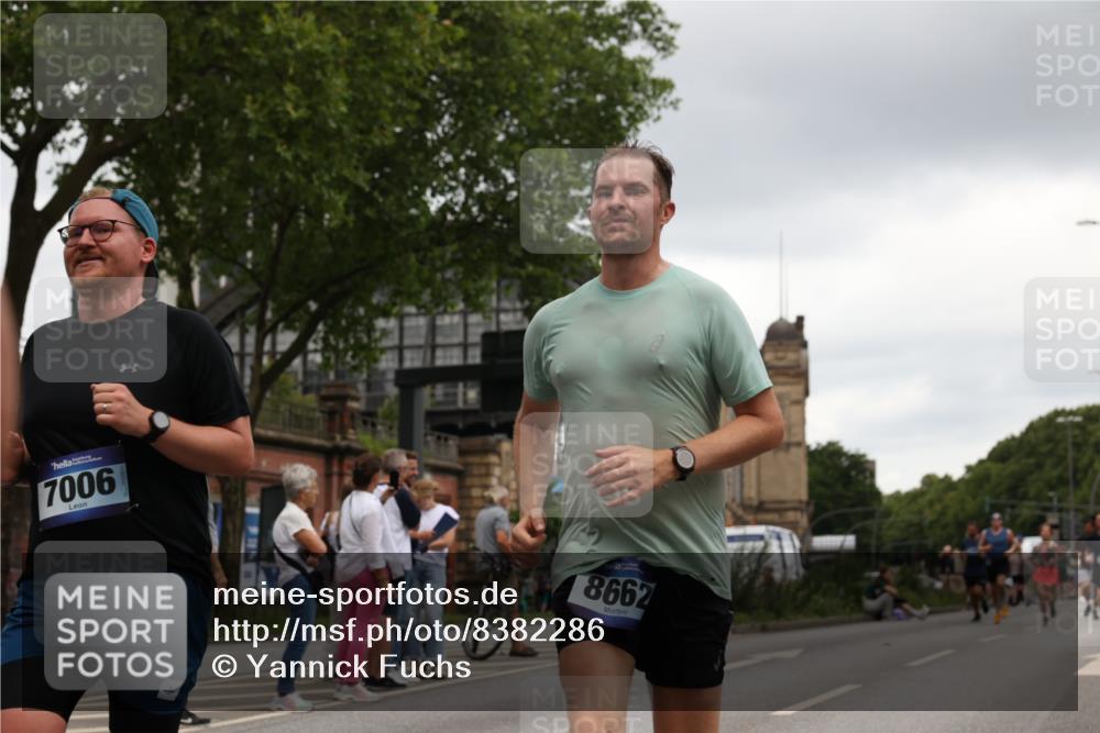 29.06.2025 - hella hamburg halbmarathon Yannick Fuchs http://msf.ph/oto/8382286 29.06.2025 10:54:57 20KM 1188, 1364, 1414, 1453, 1653, 1823, 2322, 2323, 2426, 2661, 3698, 5602, 5603, 5775, 6201, 6487, 6708, 6754, 6757, 6921, 7006, 7250, 7306, 7759, 7761, 8483, 8662, 9020, 9021, 9611, 9984, 10295, 10534, 11623, 11702, 11782, 12789, 12908, 13459, 13516, 15269, 16621, 17145, 17226, 17951, 17952, 18133, 18757, 19117, 19146, 19242 meine-sportfotos.de