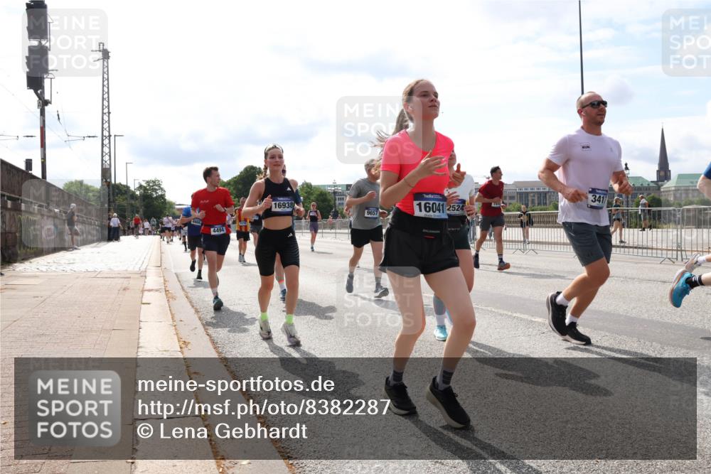 29.06.2025 - hella hamburg halbmarathon Lena Gebhardt http://msf.ph/oto/8382287 29.06.2025 10:15:36 Lombardsbrücke 4494, 16938, 9657, 160412524, 341, 1440, 1524, 2110, 2281, 2720, 2989, 3167, 3417, 3513, 3650, 4007, 4466, 4492, 4494, 5069, 5271, 5739, 5986, 6317, 6376, 6576, 7452, 7809, 7810, 7941, 7942, 8237, 8256, 9192, 9307, 9423, 9657, 9847, 9997, 10108, 10608, 10775, 10858, 12457, 12469, 12521, 13179, 13197, 13453, 13500, 13818, 13951, 14413, 14423, 14550, 14552, 15150, 15307, 15740 meine-sportfotos.de