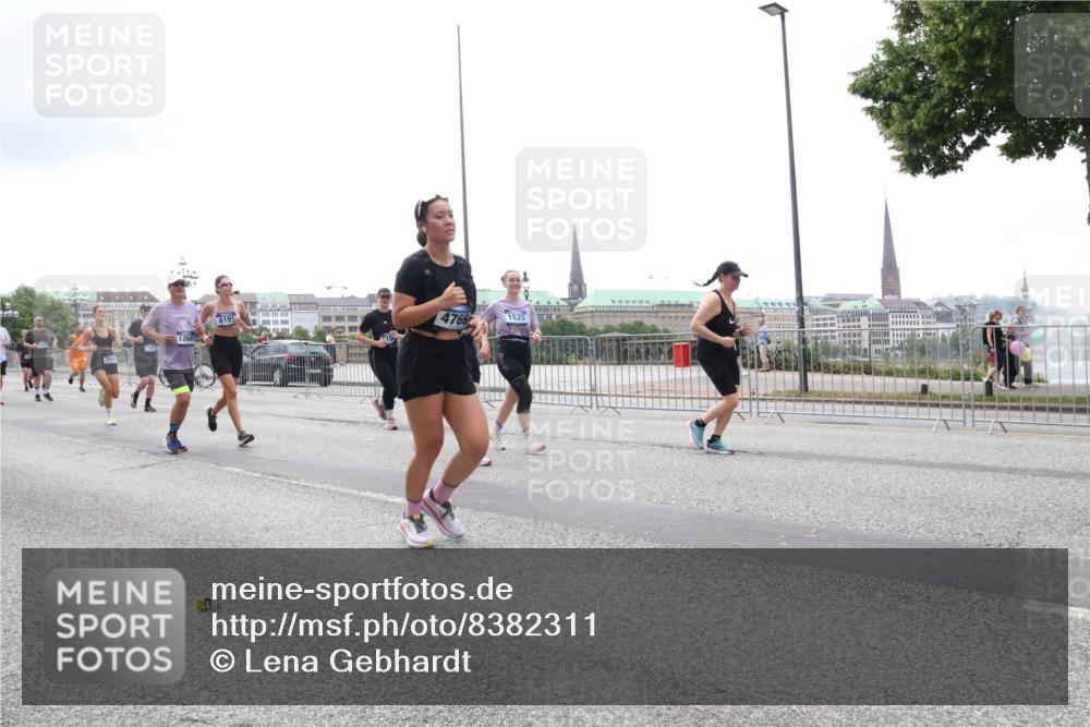 29.06.2025 - hella hamburg halbmarathon Lena Gebhardt http://msf.ph/oto/8382311 29.06.2025 10:49:33 Lombardsbrücke 1169, 1266, 619, 4769, 1525, 1040, 1041, 1525, 1625, 1805, 1888, 2067, 2395, 2466, 2527, 2541, 2668, 2713, 2862, 2927, 2997, 3070, 3086, 3183, 3232, 3383, 3943, 4403, 4525, 4527, 4589, 4769, 4809, 5076, 5106, 5118, 5463, 5552, 5694, 6191, 6694, 6979, 6989, 7301, 7305, 7339, 7366, 7650, 7679, 7931, 7936, 8065, 8549, 9162, 9245, 9261, 10033, 10038, 10130, 10333, 10403, 10479, 10704, 10782, 10785, 11031, 11192, 11558, 11631, 12124, 12388, 13764, 14692 meine-sportfotos.de