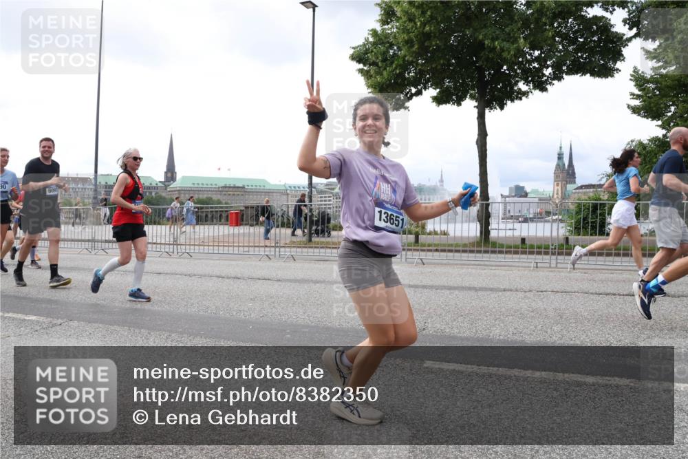 29.06.2025 - hella hamburg halbmarathon Lena Gebhardt http://msf.ph/oto/8382350 29.06.2025 10:40:21 Lombardsbrücke 90, 6097, 13651, 1018, 1037, 1058, 1076, 1291, 1586, 1691, 1899, 2019, 2109, 2254, 2515, 2572, 2762, 2763, 2866, 2888, 3237, 3293, 3295, 3515, 3607, 3808, 3810, 3882, 3883, 3884, 4173, 4271, 4411, 4471, 4756, 4906, 5059, 5113, 5229, 5263, 5351, 5352, 5654, 5702, 5877, 5901, 5975, 6076, 6097, 6229, 6278, 6280, 6363, 6463, 6548, 6673, 6698, 6750, 6866, 6876, 6890, 6920, 7045, 7108, 7174, 7455, 7456, 7675, 7850, 7956, 8307, 8378, 8391 meine-sportfotos.de