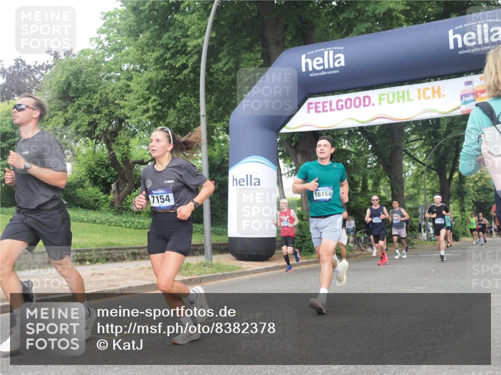 29.06.2025 - hella hamburg halbmarathon KatJ http://msf.ph/oto/8382378 29.06.2025 10:25:23 Zwischen KM18-KM19 1385, 2399, 6915, 7152, 7154 meine-sportfotos.de