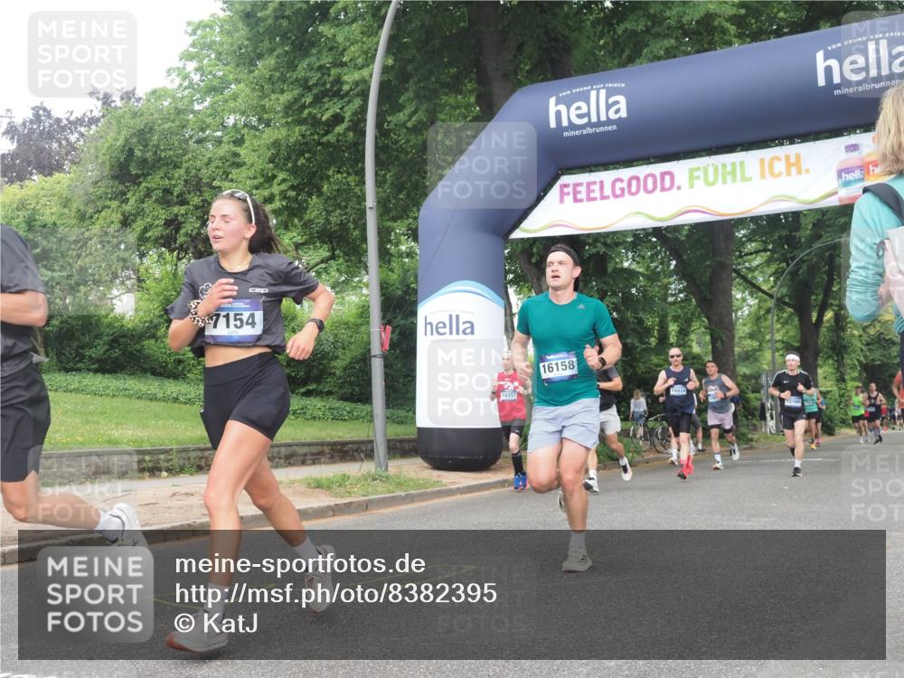 29.06.2025 - hella hamburg halbmarathon KatJ http://msf.ph/oto/8382395 29.06.2025 10:25:23 Zwischen KM18-KM19 1385, 2399, 6915, 7152, 7154 meine-sportfotos.de