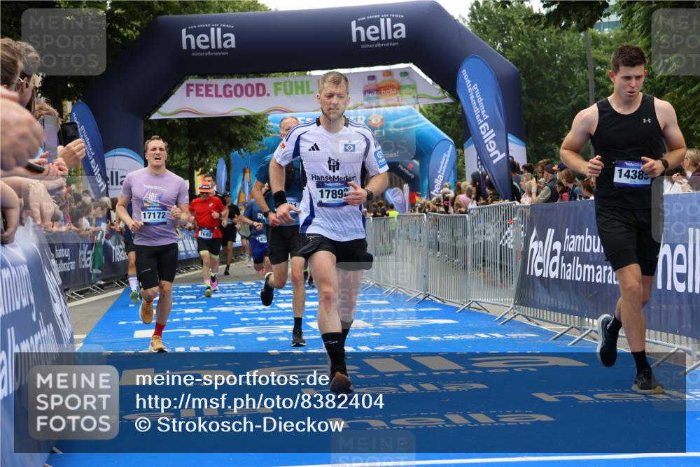 29.06.2025 - hella hamburg halbmarathon Strokosch-Dieckow http://msf.ph/oto/8382404 29.06.2025 10:46:52 Ziel 1139, 1689, 4091, 10122, 11858, 13728, 13940, 14385, 14449, 14541, 14594, 15900, 16081, 17172, 17353, 17492, 17669, 17892, 17979, 19105 meine-sportfotos.de