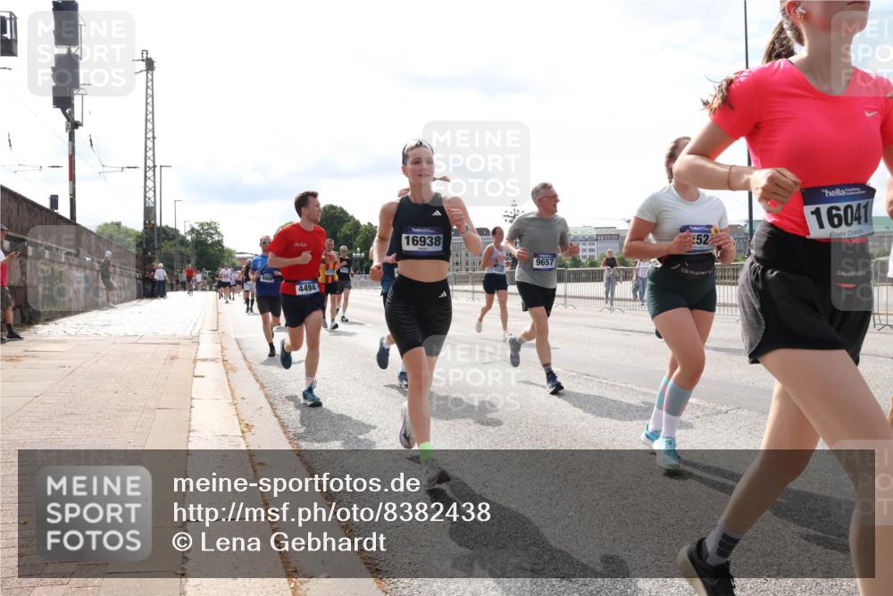 29.06.2025 - hella hamburg halbmarathon Lena Gebhardt http://msf.ph/oto/8382438 29.06.2025 10:15:37 Lombardsbrücke 4466, 4494, 16938, 52, 16041, 9657, 1530, 1440, 1524, 2110, 2281, 2720, 2989, 3167, 3417, 3513, 3650, 4007, 4466, 4492, 4494, 5069, 5271, 5739, 5986, 6317, 6376, 6576, 7452, 7809, 7810, 7941, 7942, 8256, 8746, 9192, 9307, 9423, 9657, 9675, 9847, 9997, 10108, 10608, 10775, 10858, 11774, 11783, 12457, 12469, 12521, 13179, 13197, 13453, 13500, 13818, 13951, 14413, 14423, 14550, 14552, 15150, 15307, 15740 meine-sportfotos.de
