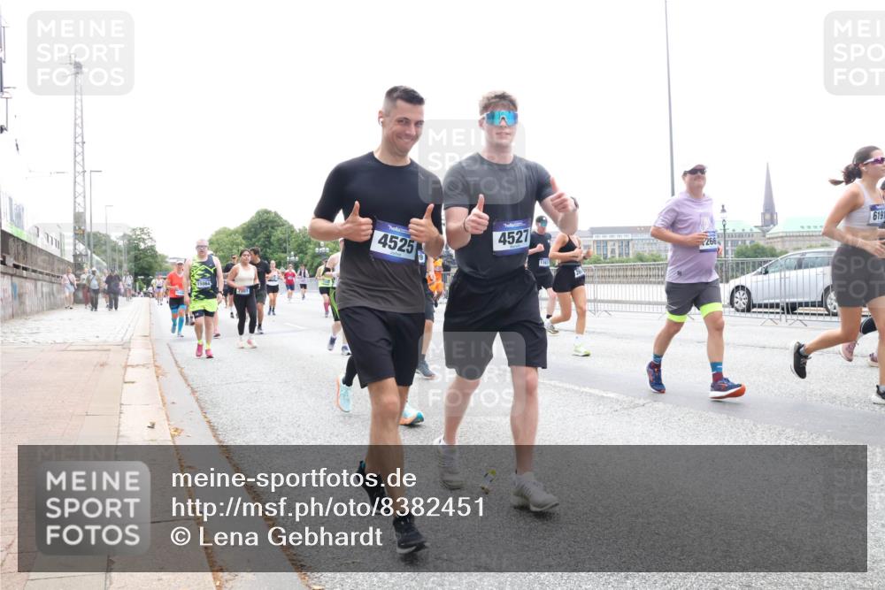 29.06.2025 - hella hamburg halbmarathon Lena Gebhardt http://msf.ph/oto/8382451 29.06.2025 10:49:35 Lombardsbrücke 15064, 2301, 4525, 4527, 1163, 6191, 1040, 1041, 1525, 1625, 1805, 1888, 2067, 2212, 2395, 2466, 2527, 2541, 2668, 2713, 2862, 2927, 2997, 3070, 3183, 3232, 3383, 3943, 4403, 4525, 4527, 4589, 4769, 4809, 5076, 5106, 5118, 5463, 5552, 5694, 6191, 6694, 6979, 6989, 7301, 7305, 7339, 7366, 7650, 7679, 7931, 7936, 8065, 8549, 9162, 9245, 9261, 10033, 10038, 10130, 10333, 10403, 10479, 10704, 10782, 10785, 11031, 11192, 11558, 11631, 12124, 12388, 13764, 14545, 14692 meine-sportfotos.de