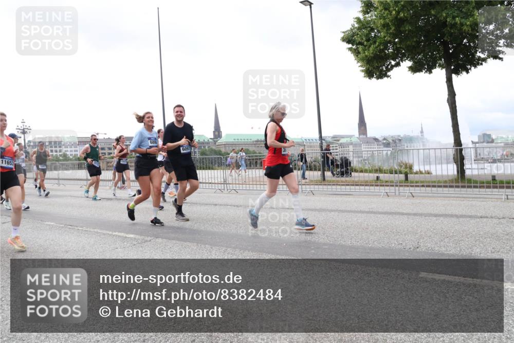 29.06.2025 - hella hamburg halbmarathon Lena Gebhardt http://msf.ph/oto/8382484 29.06.2025 10:40:21 Lombardsbrücke 11653, 673, 27, 12444, 6890, 6097, 1018, 1037, 1058, 1076, 1291, 1586, 1691, 1899, 2019, 2109, 2254, 2515, 2572, 2762, 2763, 2866, 2888, 3237, 3293, 3295, 3515, 3607, 3808, 3810, 3882, 3883, 3884, 4173, 4271, 4411, 4471, 4756, 4906, 5059, 5113, 5229, 5263, 5351, 5352, 5654, 5702, 5877, 5901, 5975, 6076, 6097, 6229, 6278, 6280, 6363, 6463, 6548, 6673, 6698, 6750, 6866, 6876, 6890, 6920, 7045, 7108, 7174, 7455, 7456, 7675, 7850, 7956, 8307, 8378, 8391 meine-sportfotos.de