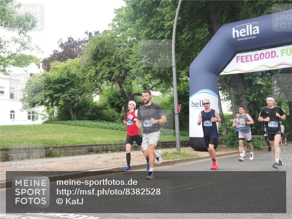 29.06.2025 - hella hamburg halbmarathon KatJ http://msf.ph/oto/8382528 29.06.2025 10:25:25 Zwischen KM18-KM19 1385, 2399, 3959, 6915, 7152, 7154 meine-sportfotos.de