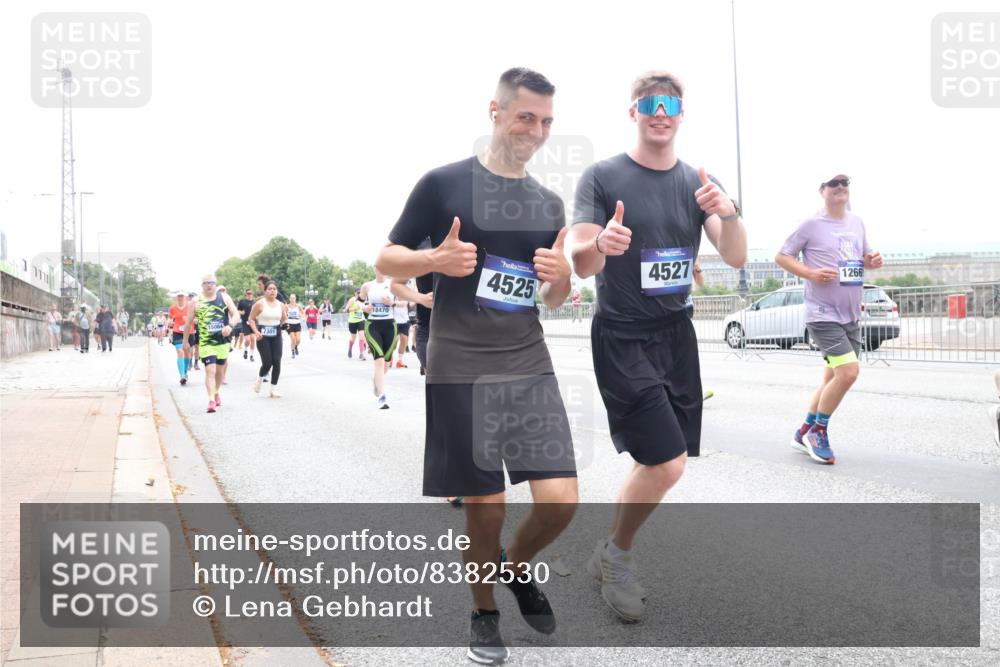 29.06.2025 - hella hamburg halbmarathon Lena Gebhardt http://msf.ph/oto/8382530 29.06.2025 10:49:35 Lombardsbrücke 7301, 18470, 4525, 4527, 1266, 1040, 1041, 1525, 1625, 1805, 1888, 2067, 2212, 2395, 2466, 2527, 2541, 2668, 2713, 2862, 2927, 2997, 3070, 3183, 3232, 3383, 3943, 4403, 4525, 4527, 4589, 4769, 4809, 5076, 5106, 5118, 5463, 5552, 5694, 6191, 6694, 6979, 6989, 7301, 7305, 7339, 7366, 7650, 7679, 7931, 7936, 8065, 8549, 9162, 9245, 9261, 10033, 10038, 10130, 10333, 10403, 10479, 10704, 10782, 10785, 11031, 11192, 11558, 11631, 12124, 12388, 13764, 14545, 14692 meine-sportfotos.de