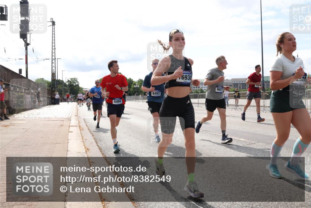 29.06.2025 - hella hamburg halbmarathon Lena Gebhardt http://msf.ph/oto/8382549 29.06.2025 10:15:37 Lombardsbrücke 4466, 4494, 4492, 524, 6938, 9657, 1440, 1524, 2110, 2281, 2720, 2989, 3167, 3417, 3513, 3650, 4007, 4466, 4492, 4494, 5069, 5271, 5739, 5986, 6317, 6376, 6576, 7452, 7809, 7810, 7941, 7942, 8256, 8746, 9192, 9307, 9423, 9657, 9675, 9847, 9997, 10108, 10608, 10775, 10858, 11774, 11783, 12457, 12469, 12521, 13179, 13197, 13453, 13500, 13818, 13951, 14413, 14423, 14550, 14552, 15150, 15307, 15740 meine-sportfotos.de