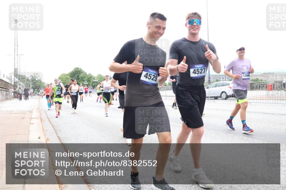 29.06.2025 - hella hamburg halbmarathon Lena Gebhardt http://msf.ph/oto/8382552 29.06.2025 10:49:35 Lombardsbrücke 15064, 7301, 8470, 4525, 4527, 1266, 1040, 1041, 1525, 1625, 1805, 1888, 2067, 2212, 2395, 2466, 2527, 2541, 2668, 2713, 2862, 2927, 2997, 3070, 3183, 3232, 3383, 3943, 4403, 4525, 4527, 4589, 4769, 4809, 5076, 5106, 5118, 5463, 5552, 5694, 6191, 6694, 6979, 6989, 7301, 7305, 7339, 7366, 7650, 7679, 7931, 7936, 8065, 8549, 9162, 9245, 9261, 10033, 10038, 10130, 10333, 10403, 10479, 10704, 10782, 10785, 11031, 11192, 11558, 11631, 12124, 12388, 13764, 14545, 14692 meine-sportfotos.de