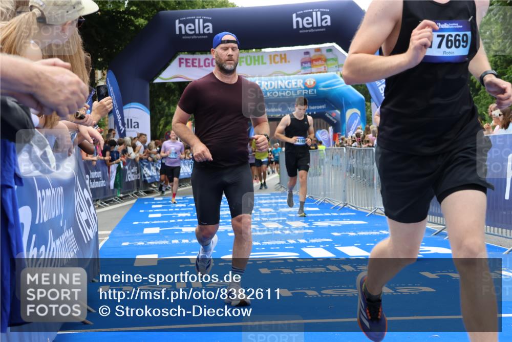 29.06.2025 - hella hamburg halbmarathon Strokosch-Dieckow http://msf.ph/oto/8382611 29.06.2025 10:46:49 Ziel 1139, 3976, 4091, 6630, 11858, 13940, 14385, 14541, 15900, 17172, 17353, 17492, 17669, 17743, 17892, 19105, 19128 meine-sportfotos.de