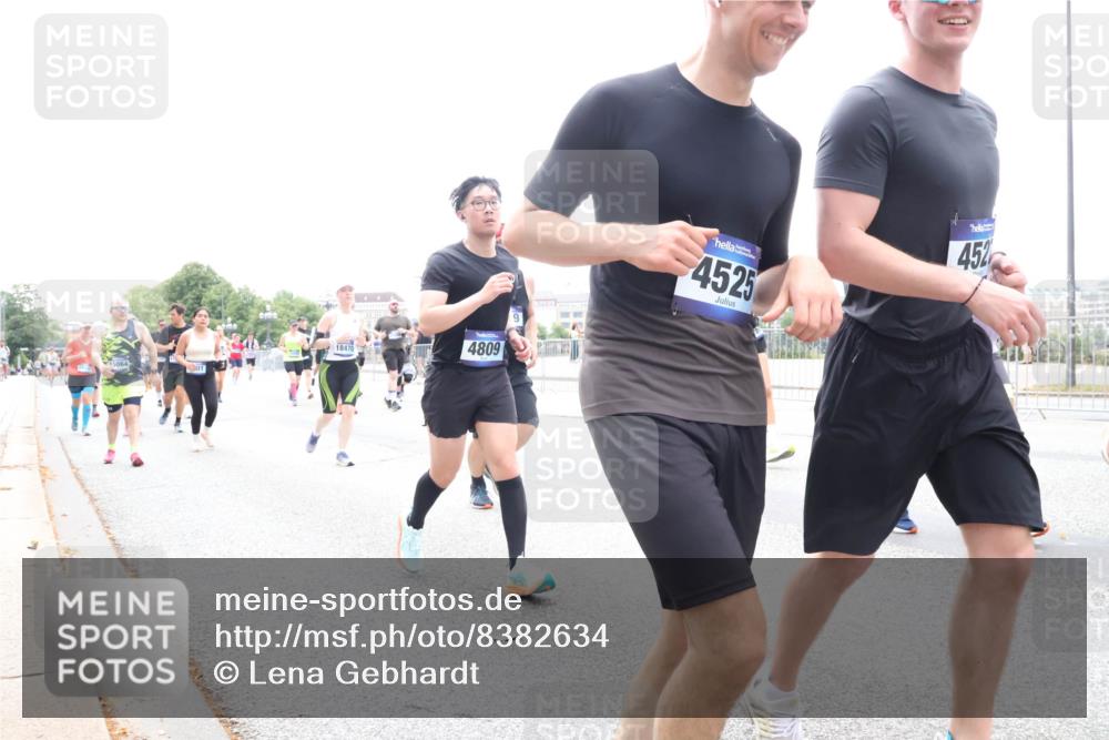 29.06.2025 - hella hamburg halbmarathon Lena Gebhardt http://msf.ph/oto/8382634 29.06.2025 10:49:36 Lombardsbrücke 18470, 15064, 4809, 4525, 452, 1040, 1041, 1525, 1625, 1805, 1888, 2067, 2212, 2395, 2466, 2527, 2541, 2668, 2713, 2862, 2927, 2997, 3070, 3183, 3232, 3383, 3943, 4403, 4525, 4527, 4589, 4769, 4809, 5076, 5106, 5118, 5463, 5552, 5694, 6191, 6694, 6979, 6989, 7301, 7305, 7339, 7366, 7650, 7679, 7931, 7936, 8065, 8549, 9162, 9245, 9261, 10033, 10038, 10130, 10333, 10403, 10479, 10704, 10782, 10785, 11031, 11558, 11631, 12124, 12388, 13764, 14545, 14692 meine-sportfotos.de