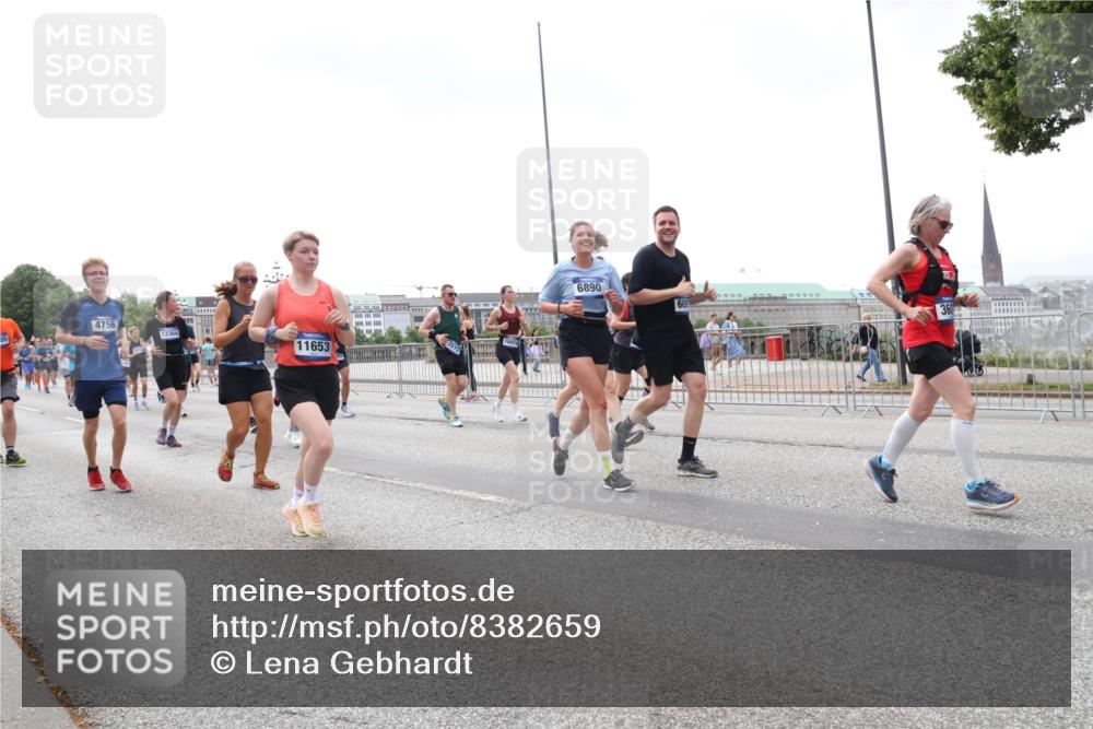 29.06.2025 - hella hamburg halbmarathon Lena Gebhardt http://msf.ph/oto/8382659 29.06.2025 10:40:22 Lombardsbrücke 4756, 12360, 11653, 6890, 360, 1018, 1037, 1058, 1076, 1291, 1586, 1691, 1899, 2019, 2042, 2109, 2254, 2515, 2572, 2762, 2763, 2866, 2888, 3237, 3293, 3295, 3515, 3607, 3808, 3810, 3882, 3883, 3884, 4173, 4271, 4411, 4471, 4756, 4906, 5059, 5113, 5229, 5263, 5351, 5352, 5654, 5702, 5877, 5901, 5975, 6076, 6097, 6229, 6278, 6280, 6363, 6463, 6548, 6673, 6698, 6750, 6866, 6876, 6890, 6920, 7045, 7108, 7174, 7455, 7456, 7675, 7850, 7956, 8307, 8378, 8391 meine-sportfotos.de