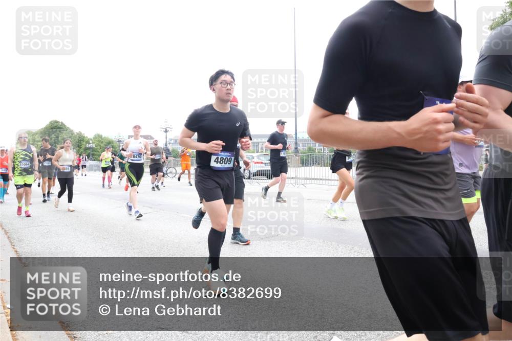 29.06.2025 - hella hamburg halbmarathon Lena Gebhardt http://msf.ph/oto/8382699 29.06.2025 10:49:36 Lombardsbrücke 16436, 15064, 8470, 4809, 1040, 1041, 1525, 1625, 1805, 1888, 2067, 2212, 2395, 2466, 2527, 2541, 2668, 2713, 2862, 2927, 2997, 3070, 3183, 3232, 3383, 3943, 4403, 4525, 4527, 4589, 4769, 4809, 5076, 5106, 5118, 5463, 5552, 5694, 6191, 6694, 6979, 6989, 7301, 7305, 7339, 7366, 7650, 7679, 7931, 7936, 8065, 8549, 9162, 9245, 9261, 10033, 10038, 10130, 10333, 10403, 10479, 10704, 10782, 10785, 11031, 11558, 11631, 12124, 12388, 13764, 14545, 14692 meine-sportfotos.de