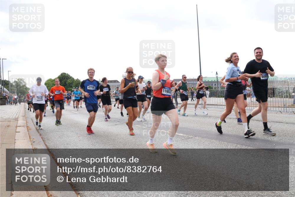 29.06.2025 - hella hamburg halbmarathon Lena Gebhardt http://msf.ph/oto/8382764 29.06.2025 10:40:22 Lombardsbrücke 6548, 4756, 12364, 11653, 13005, 6097, 1018, 1037, 1058, 1076, 1291, 1586, 1691, 1899, 2019, 2042, 2109, 2254, 2515, 2572, 2762, 2763, 2866, 2888, 3237, 3293, 3295, 3515, 3607, 3808, 3810, 3882, 3883, 3884, 4173, 4271, 4411, 4471, 4756, 4906, 5059, 5113, 5229, 5263, 5351, 5352, 5654, 5702, 5877, 5901, 5975, 6076, 6097, 6229, 6278, 6280, 6363, 6463, 6548, 6673, 6698, 6750, 6866, 6876, 6890, 6920, 7045, 7108, 7174, 7455, 7456, 7675, 7850, 7956, 8307, 8378, 8391 meine-sportfotos.de