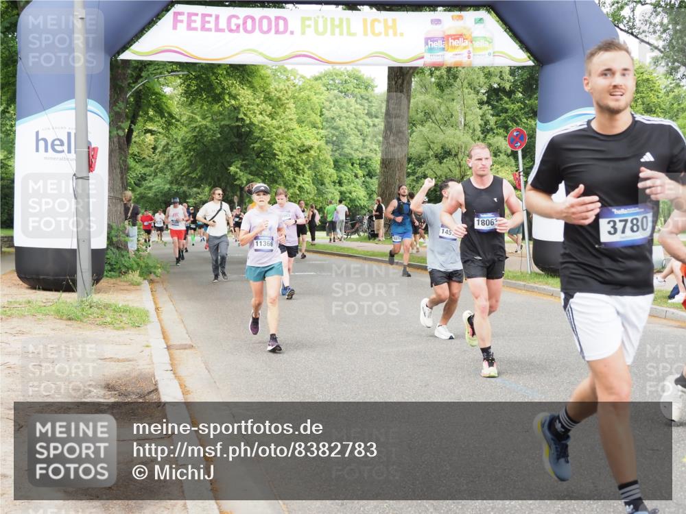29.06.2025 - hella hamburg halbmarathon MichiJ http://msf.ph/oto/8382783 29.06.2025 10:46:45 Zwischen KM18-KM19 2426, 3780, 6327, 9741, 9985, 11366, 11937, 13993, 14471, 14577, 17304, 18063 meine-sportfotos.de