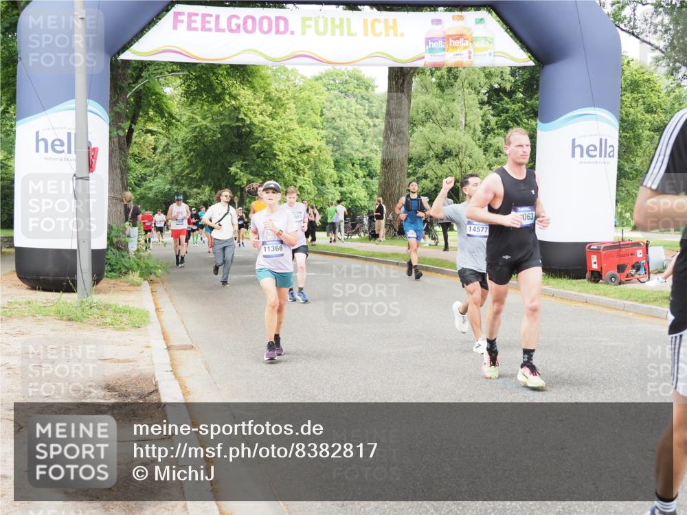 29.06.2025 - hella hamburg halbmarathon MichiJ http://msf.ph/oto/8382817 29.06.2025 10:46:45 Zwischen KM18-KM19 2426, 3780, 6327, 9741, 9985, 11366, 11937, 13993, 14471, 14577, 17304, 18063 meine-sportfotos.de