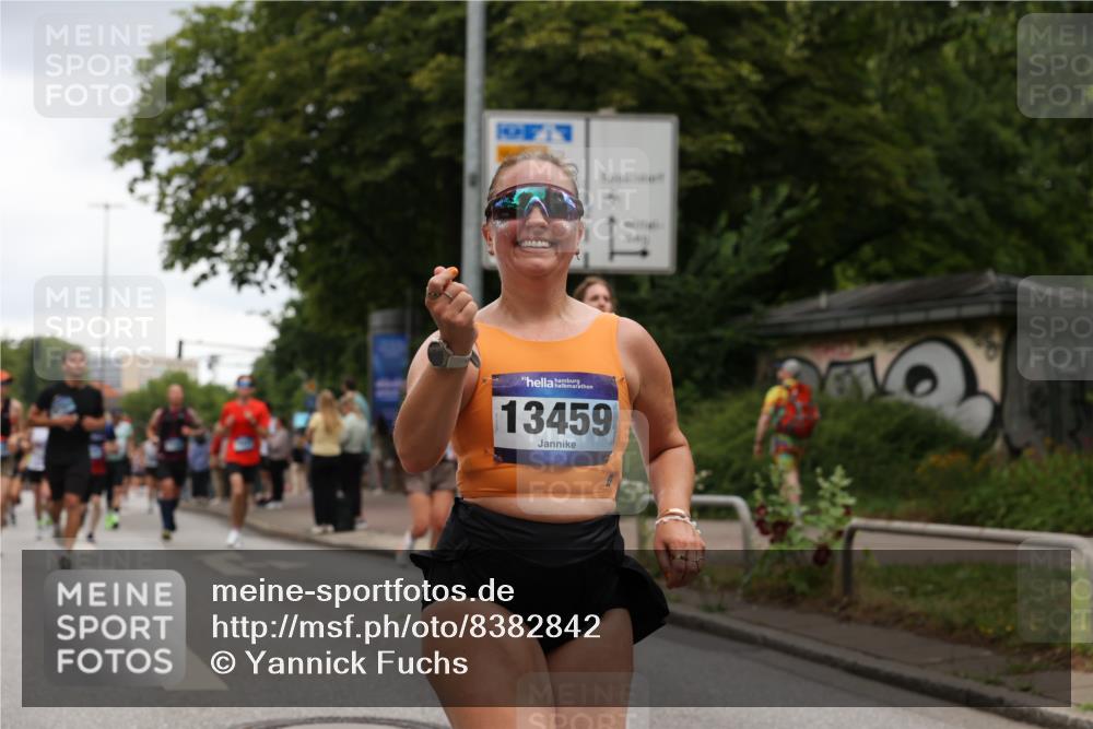29.06.2025 - hella hamburg halbmarathon Yannick Fuchs http://msf.ph/oto/8382842 29.06.2025 10:55:02 20KM 1188, 1414, 1453, 1823, 2322, 2323, 2426, 2661, 3698, 5379, 5602, 5603, 5775, 6201, 6674, 6708, 6757, 6921, 7006, 7250, 7306, 7759, 7761, 8177, 8483, 8662, 9020, 9021, 9071, 9611, 9984, 10295, 11623, 11702, 11782, 12377, 12789, 12908, 13459, 13516, 15269, 16621, 17145, 17181, 17226, 17951, 18133, 18757, 19117, 19146, 19242 meine-sportfotos.de