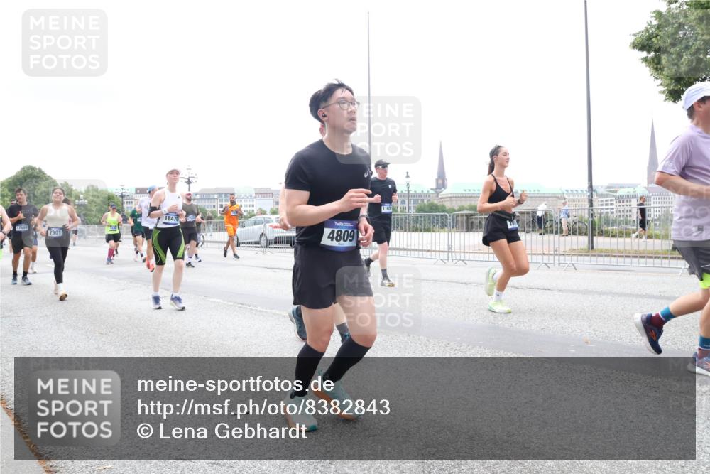 29.06.2025 - hella hamburg halbmarathon Lena Gebhardt http://msf.ph/oto/8382843 29.06.2025 10:49:36 Lombardsbrücke 17089, 17089, 7301, 18470, 4809, 1163, 1040, 1041, 1525, 1625, 1805, 1888, 2067, 2212, 2395, 2466, 2527, 2541, 2668, 2713, 2862, 2927, 2997, 3070, 3183, 3232, 3383, 3943, 4403, 4525, 4527, 4589, 4769, 4809, 5076, 5106, 5118, 5463, 5552, 5694, 6191, 6694, 6979, 6989, 7301, 7305, 7339, 7366, 7650, 7679, 7931, 7936, 8065, 8549, 9162, 9245, 9261, 10033, 10038, 10130, 10333, 10403, 10479, 10704, 10782, 10785, 11031, 11558, 11631, 12124, 12388, 13764, 14545, 14692 meine-sportfotos.de