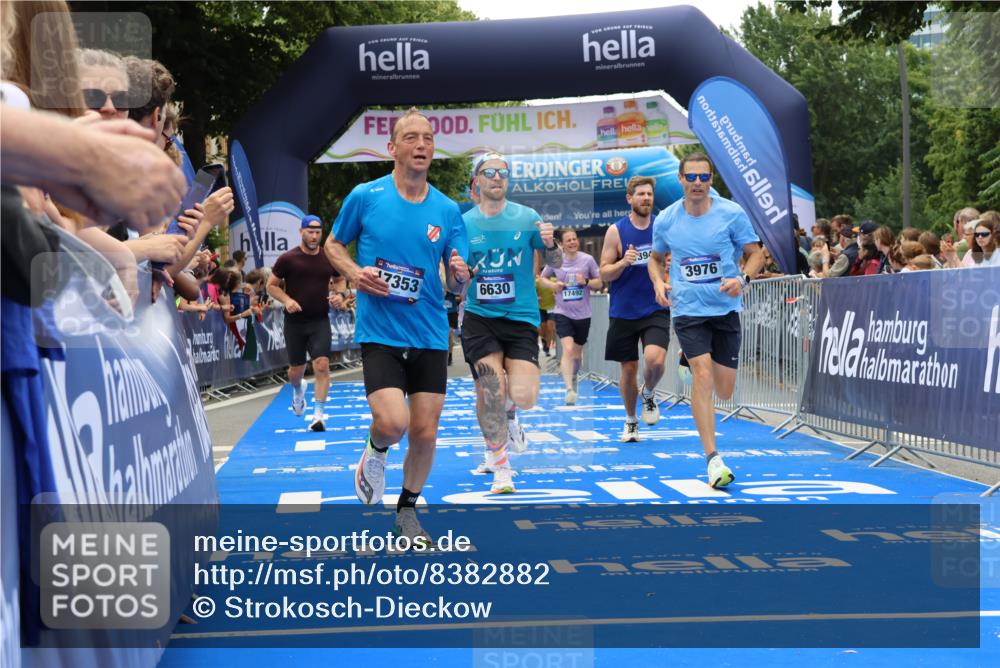 29.06.2025 - hella hamburg halbmarathon Strokosch-Dieckow http://msf.ph/oto/8382882 29.06.2025 10:46:45 Ziel 1920, 1942, 3976, 4091, 6630, 11858, 13940, 14541, 15714, 15900, 16175, 17172, 17353, 17492, 17669, 17743, 17865, 17892, 18297, 19105, 19128 meine-sportfotos.de
