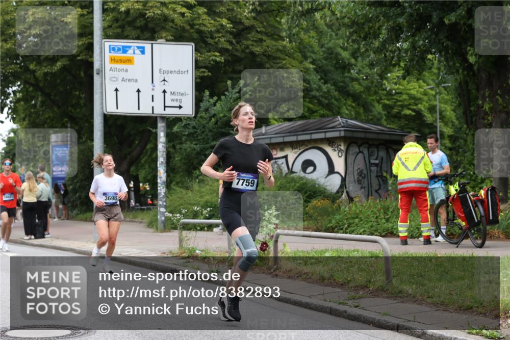 29.06.2025 - hella hamburg halbmarathon Yannick Fuchs http://msf.ph/oto/8382893 29.06.2025 10:55:02 20KM 1188, 1414, 1453, 1823, 2322, 2323, 2426, 2661, 3698, 5379, 5602, 5603, 5775, 6201, 6674, 6708, 6757, 6921, 7006, 7250, 7306, 7759, 7761, 8177, 8483, 8662, 9020, 9021, 9071, 9611, 9984, 10295, 11623, 11702, 11782, 12377, 12789, 12908, 13459, 13516, 15269, 16621, 17145, 17181, 17226, 17951, 18133, 18757, 19117, 19146, 19242 meine-sportfotos.de