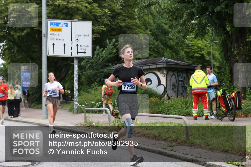 29.06.2025 - hella hamburg halbmarathon Yannick Fuchs http://msf.ph/oto/8382935 29.06.2025 10:55:02 20KM 1188, 1414, 1453, 1823, 2322, 2323, 2426, 2661, 3698, 5379, 5602, 5603, 5775, 6201, 6674, 6708, 6757, 6921, 7006, 7250, 7306, 7759, 7761, 8177, 8483, 8662, 9020, 9021, 9071, 9611, 9984, 10295, 11623, 11702, 11782, 12377, 12789, 12908, 13459, 13516, 15269, 16621, 17145, 17181, 17226, 17951, 18133, 18757, 19117, 19146, 19242 meine-sportfotos.de