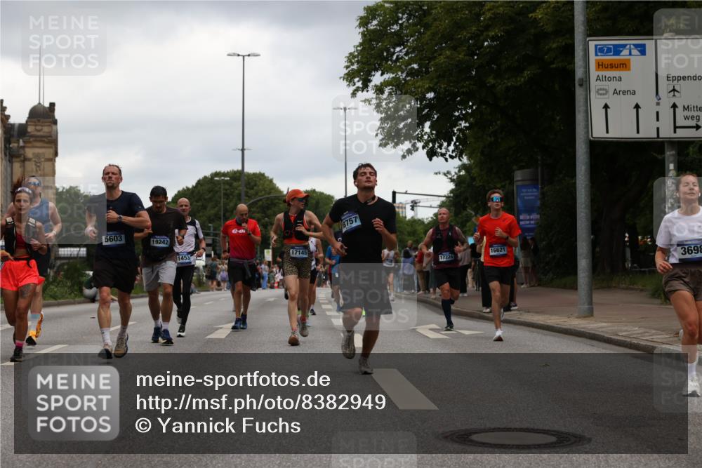 29.06.2025 - hella hamburg halbmarathon Yannick Fuchs http://msf.ph/oto/8382949 29.06.2025 10:55:03 20KM 1188, 1414, 1453, 1823, 2426, 2661, 3698, 5379, 5602, 5603, 5775, 6201, 6674, 6708, 6757, 6921, 7006, 7250, 7306, 7759, 7761, 8177, 8483, 8662, 9020, 9021, 9071, 9611, 9984, 10295, 11623, 11702, 11782, 12377, 12789, 12908, 13459, 13516, 13558, 15269, 16621, 17145, 17181, 17226, 17951, 18133, 18757, 19117, 19146, 19242 meine-sportfotos.de