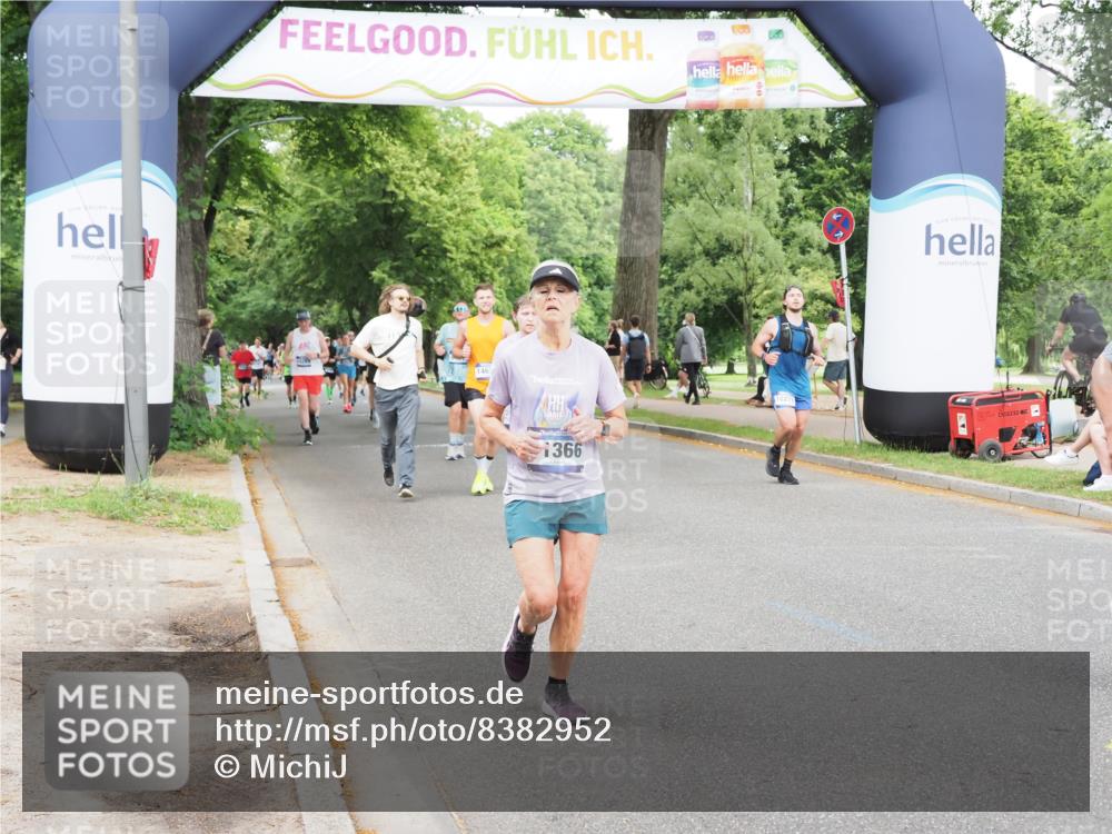 29.06.2025 - hella hamburg halbmarathon MichiJ http://msf.ph/oto/8382952 29.06.2025 10:46:47 Zwischen KM18-KM19 3780, 6327, 8481, 9741, 10271, 11366, 11937, 13993, 14471, 14577, 17304, 18063 meine-sportfotos.de