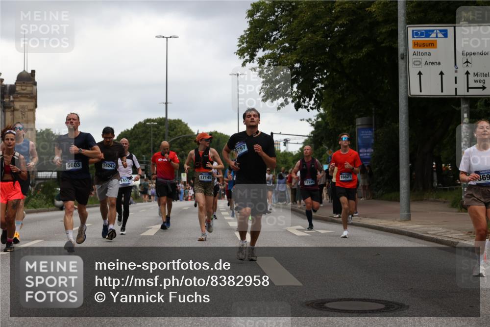 29.06.2025 - hella hamburg halbmarathon Yannick Fuchs http://msf.ph/oto/8382958 29.06.2025 10:55:03 20KM 1188, 1414, 1453, 1823, 2426, 2661, 3698, 5379, 5602, 5603, 5775, 6201, 6674, 6708, 6757, 6921, 7006, 7250, 7306, 7759, 7761, 8177, 8483, 8662, 9020, 9021, 9071, 9611, 9984, 10295, 11623, 11702, 11782, 12377, 12789, 12908, 13459, 13516, 13558, 15269, 16621, 17145, 17181, 17226, 17951, 18133, 18757, 19117, 19146, 19242 meine-sportfotos.de