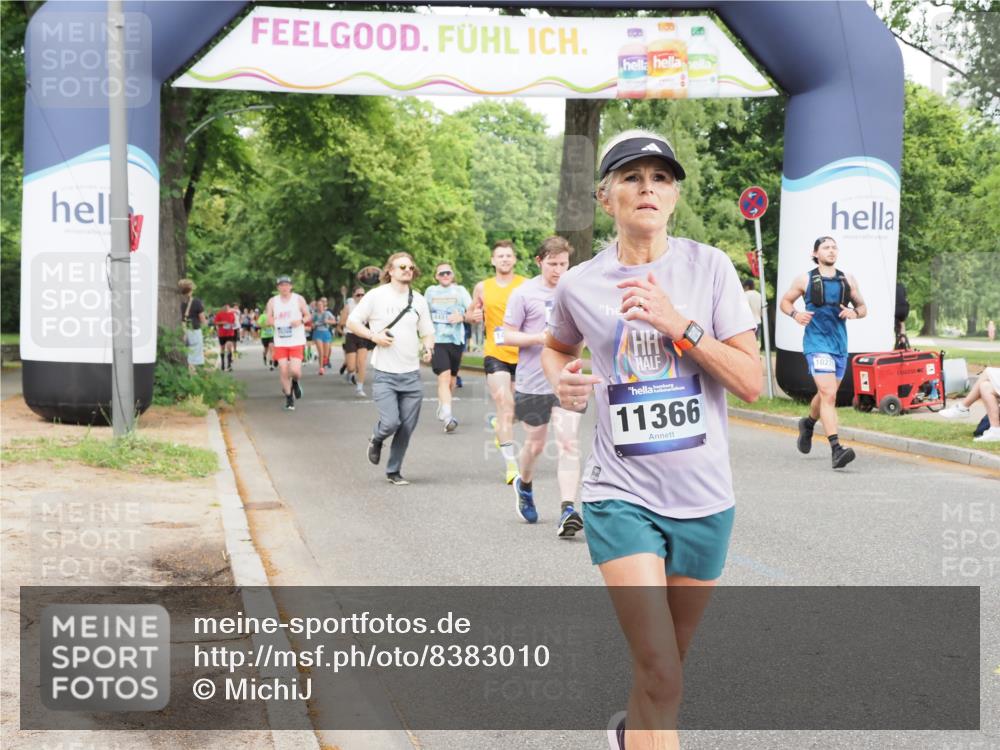 29.06.2025 - hella hamburg halbmarathon MichiJ http://msf.ph/oto/8383010 29.06.2025 10:46:47 Zwischen KM18-KM19 3780, 6327, 8481, 9741, 10271, 11366, 11937, 13993, 14471, 14577, 17304, 18063 meine-sportfotos.de