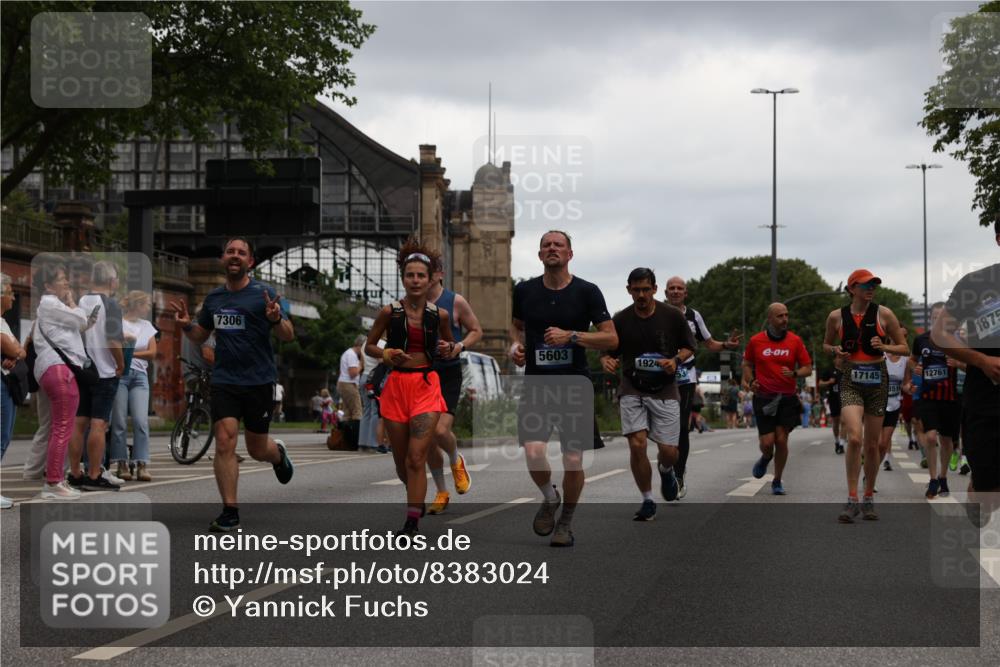 29.06.2025 - hella hamburg halbmarathon Yannick Fuchs http://msf.ph/oto/8383024 29.06.2025 10:55:04 20KM 1188, 1453, 1823, 2426, 2661, 3698, 5379, 5602, 5603, 5613, 5775, 6201, 6674, 6708, 6757, 6921, 7006, 7250, 7306, 7759, 7761, 8177, 8483, 8662, 9020, 9021, 9071, 9611, 9984, 10295, 11702, 12377, 12789, 12908, 13459, 13516, 13558, 15269, 16621, 17145, 17181, 17226, 17951, 18133, 18757, 19117, 19146, 19242 meine-sportfotos.de