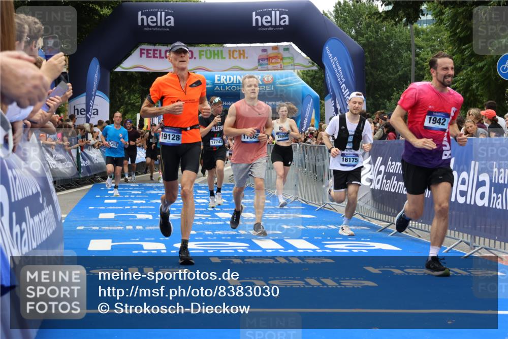 29.06.2025 - hella hamburg halbmarathon Strokosch-Dieckow http://msf.ph/oto/8383030 29.06.2025 10:46:41 Ziel 1920, 1942, 3976, 6630, 9051, 11858, 13525, 13554, 13940, 14541, 15026, 15133, 15714, 15900, 16175, 17353, 17669, 17743, 17865, 18297, 19128 meine-sportfotos.de