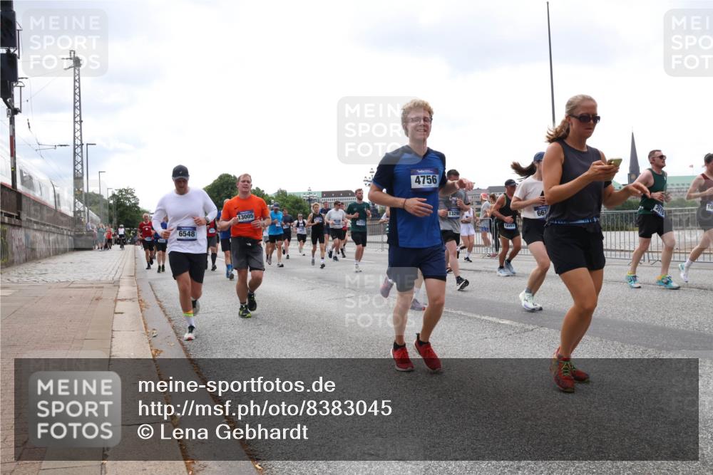 29.06.2025 - hella hamburg halbmarathon Lena Gebhardt http://msf.ph/oto/8383045 29.06.2025 10:40:23 Lombardsbrücke 6548, 13005, 11717, 4756, 13290, 12444, 667, 1018, 1037, 1058, 1076, 1291, 1586, 1691, 1899, 2019, 2042, 2109, 2206, 2254, 2515, 2572, 2762, 2763, 2866, 2888, 3237, 3293, 3295, 3515, 3607, 3808, 3810, 4173, 4271, 4411, 4471, 4612, 4756, 4906, 5059, 5113, 5229, 5263, 5351, 5352, 5654, 5702, 5877, 5901, 5975, 6076, 6097, 6229, 6278, 6280, 6363, 6463, 6548, 6673, 6698, 6750, 6866, 6876, 6890, 6920, 7108, 7174, 7455, 7456, 7675, 7850, 7956, 8307, 8378, 8391 meine-sportfotos.de